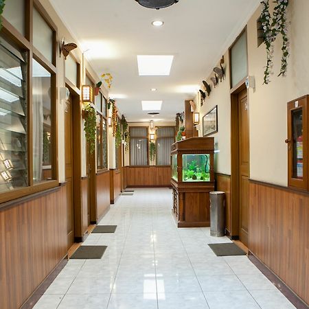 Reddoorz Plus Near Riau Street Bandung Kültér fotó