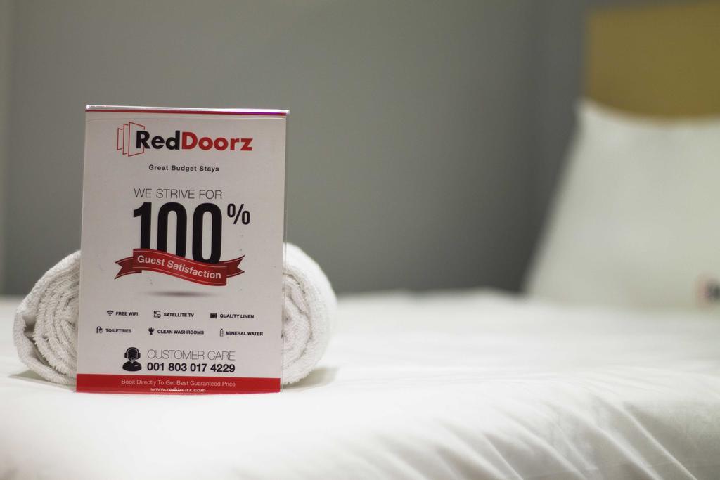 Reddoorz Plus Near Riau Street Bandung Kültér fotó