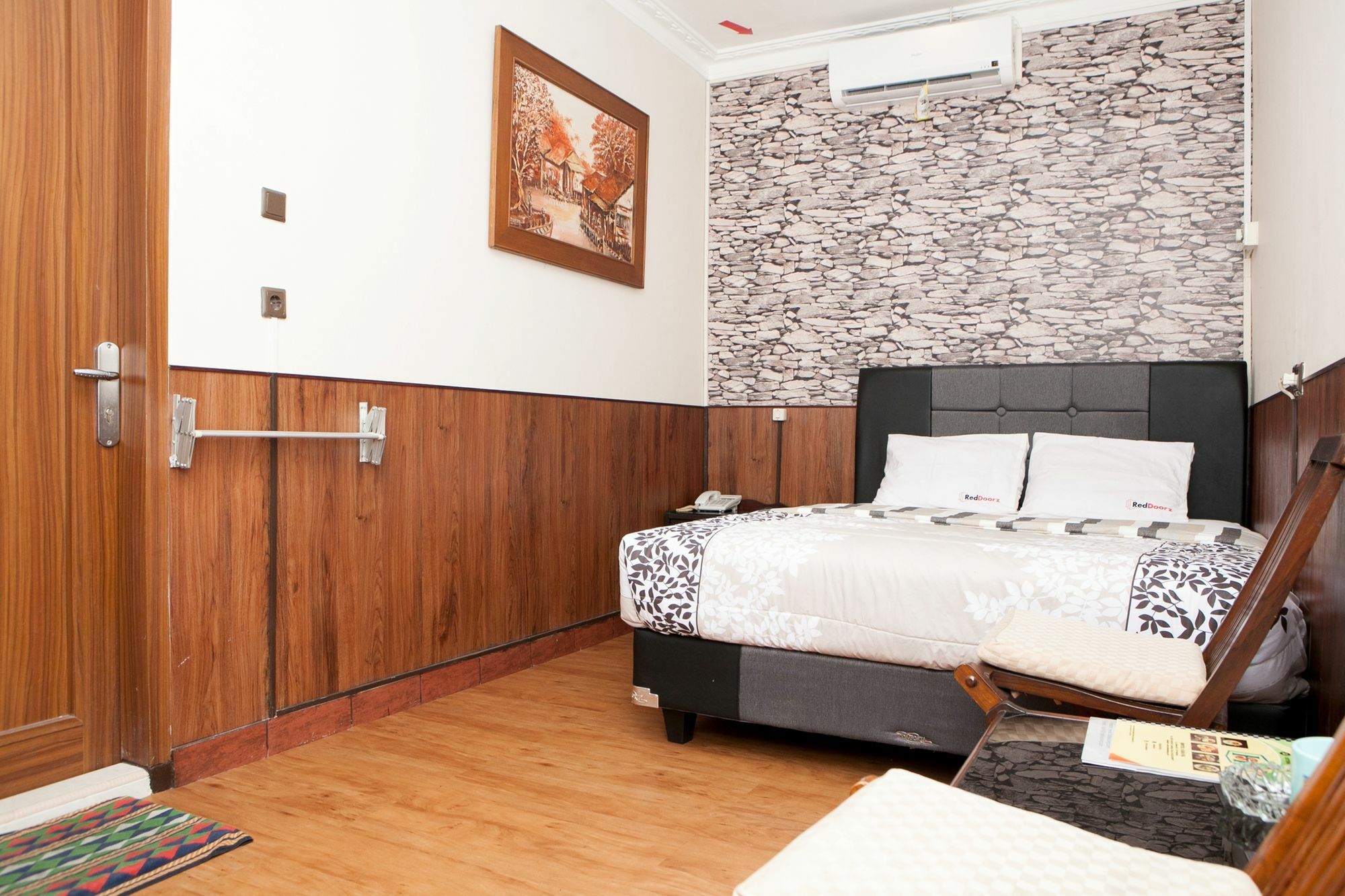 Reddoorz Plus Near Riau Street Bandung Kültér fotó