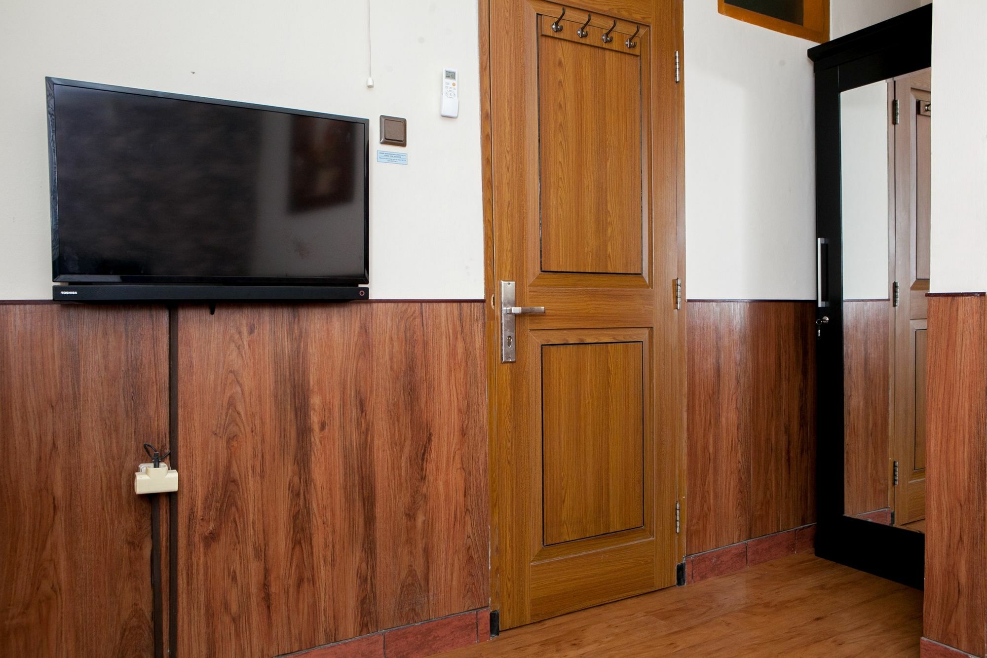 Reddoorz Plus Near Riau Street Bandung Kültér fotó
