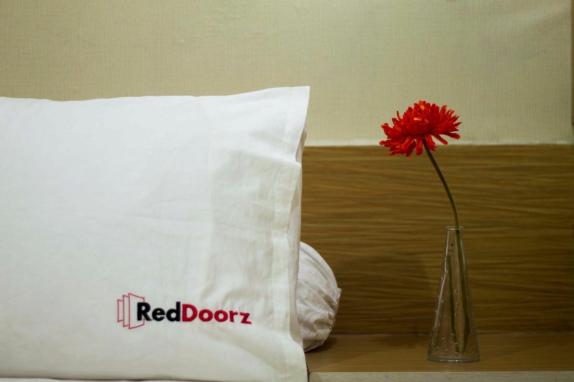 Reddoorz Plus Near Riau Street Bandung Kültér fotó
